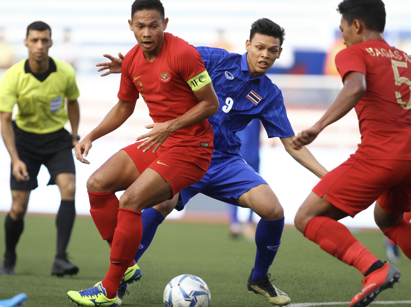 U22 Thái Lan thua tan nát trước Indonesia, HLV đổ lỗi cho... mặt sân u22 thai lan thua tan nat truoc indonesia hlv nishino do loi cho mat san