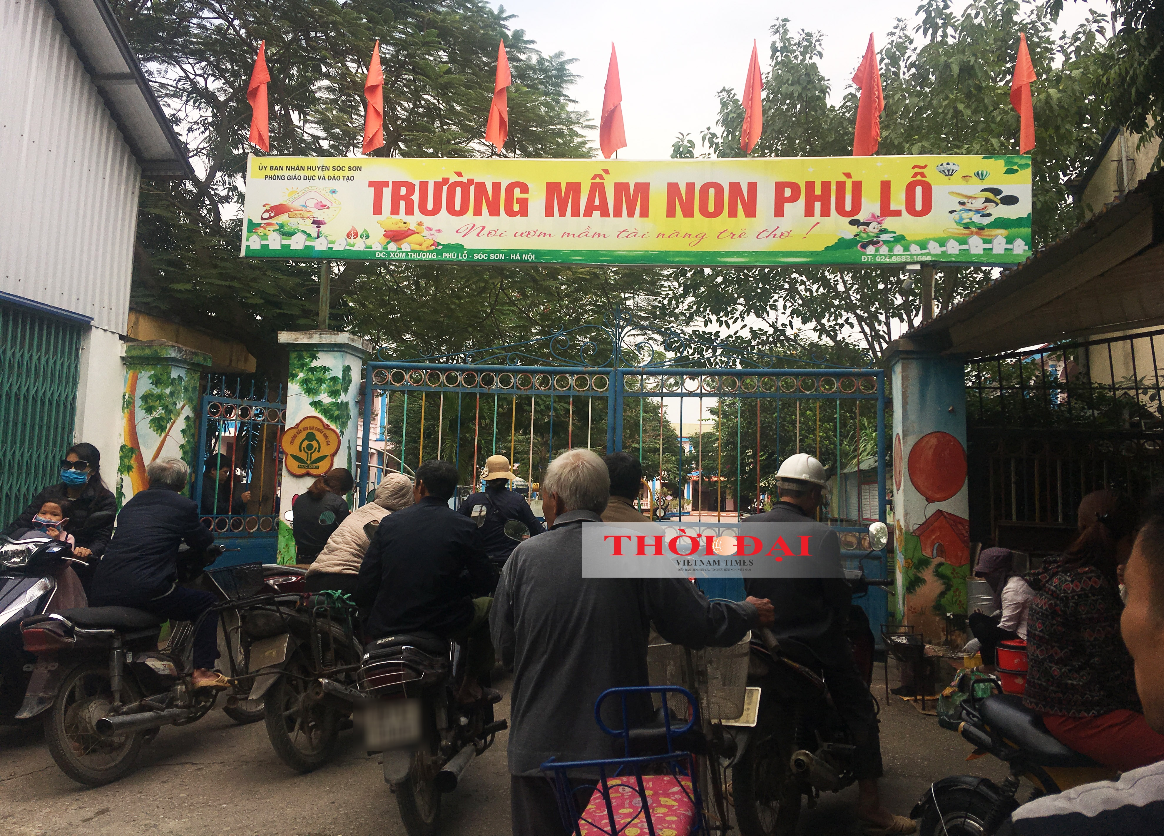 Vụ bé trai 3 tuổi tử vong ở cầu trượt: Phụ huynh trường Mầm non Phù Lỗ nói gì? vu be trai 3 tuoi tu vong o cau truot phu huynh truong mam non phu lo noi gi