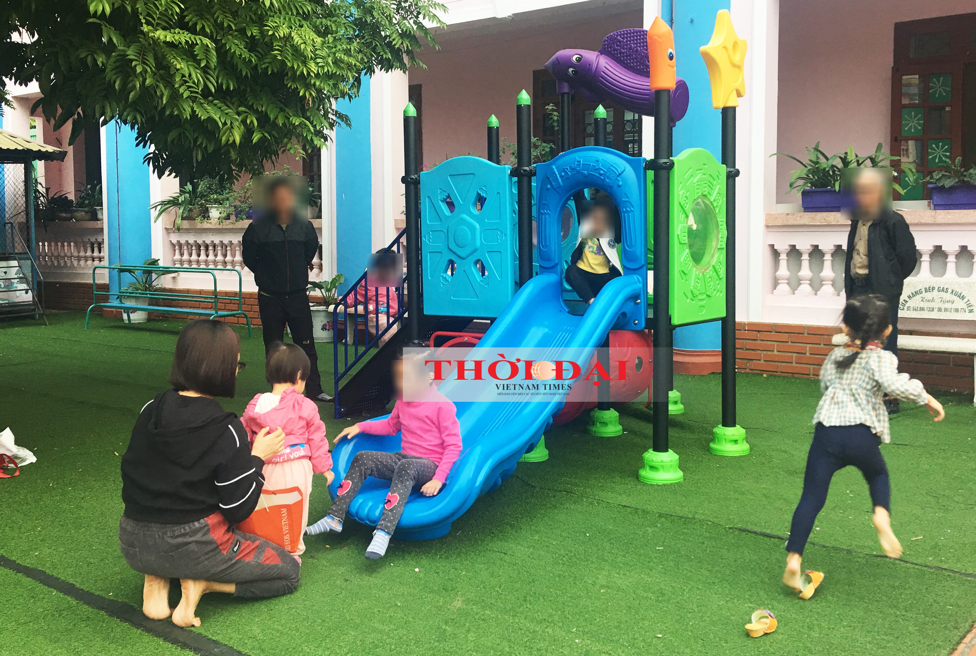 Vụ bé trai 3 tuổi tử vong ở cầu trượt: Phụ huynh trường Mầm non Phù Lỗ nói gì? vu be trai 3 tuoi tu vong o cau truot phu huynh truong mam non phu lo noi gi