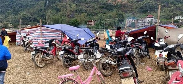 Cao Bằng: Động đất liên tục, người dân ra đồng dựng lán trại “dã chiến” cao bang dong dat lien tuc nguoi dan ra dong dung lan trai da chien