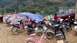 video sau tran dong dat mat duong bat ngo bi nhuom do nhu mau o tho nhi ky