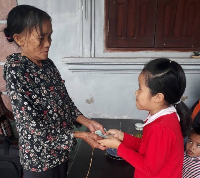 ha tinh hoc sinh lop 3 tra 11 trieu dong va 3 chi vang cho nguoi danh roi