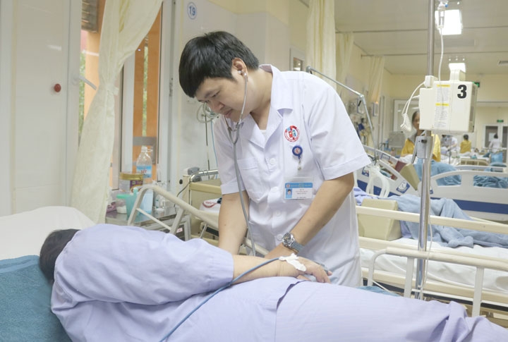 Hải Phòng: Suýt chết sau khi ăn 15 con nhộng tằm hai phong nguoi dan ong suyt chet sau khi an 15 con nhong tam