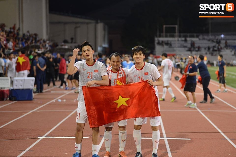Thủ tướng Nguyễn Xuân Phúc mở tiệc mừng đón tuyển Việt Nam vô địch SEA Games 30 viet nam vo dich sea games 30 thu tuong nguyen xuan phuc mo tiec an mung