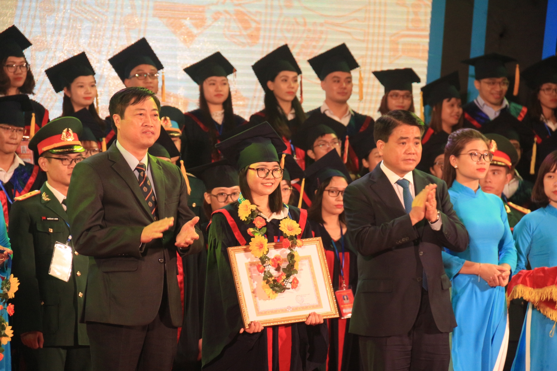 Sinh viên tốt nghiệp xuất sắc được xét tuyển công chức sinh vien tot nghiep xuat sac duoc xet tuyen vao cong chuc