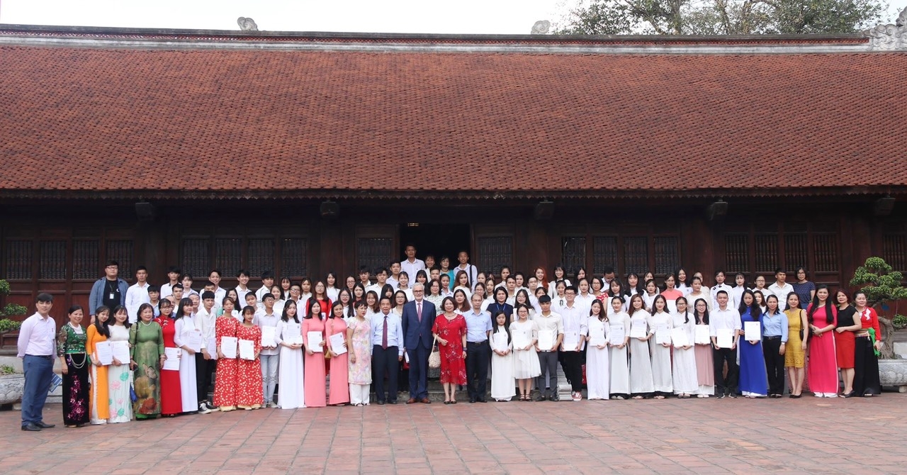 Bang Hessen (Đức) trao học bổng cho 93 sinh viên ưu tú khu vực Hà Nội bang hessen duc trao hoc bong cho 93 sinh vien uu tu khu vuc ha noi