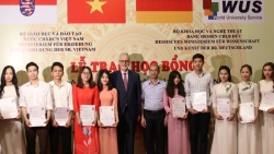trung tam khoa hoc va van hoa nga trao 200 suat hoc bong cho thi sinh chien thang cac cuoc thi olympic
