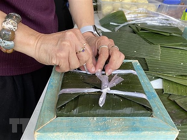 Vietnamese Community In Australia Makes Chung Cake To Raise Charity Fund Vietnamese Community In Australia Makes Chung Cake To Raise Charity Fund