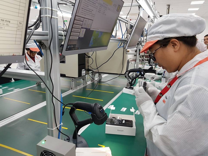 VinGroup's smartphones on the hunt before production halts VinGroup's smartphones on the hunt before production halts