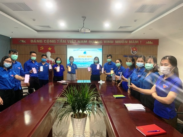 Members of Cao Bang province's youth union send messages to make donation. Photo Cao Bang Youth Union Members of Cao Bang province's youth union send messages to make donation. Photo Cao Bang Youth Union