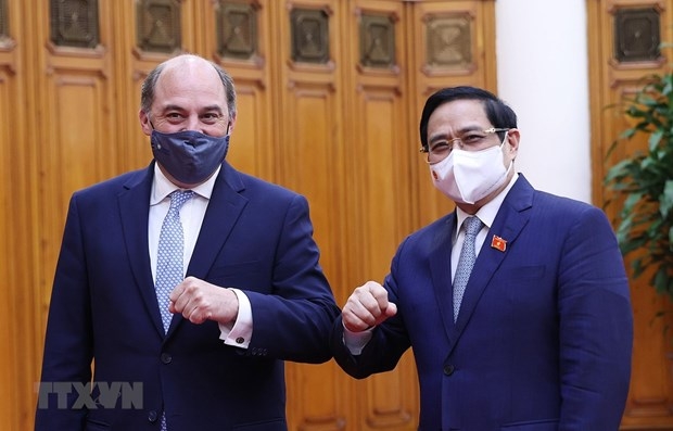 Prime Minister Pham Minh Chinh (right) and UK Secretary of State for Defence Robert Ben Lobban Wallace (Photo: VNA) Prime Minister Pham Minh Chinh (right) and UK Secretary of State for Defence Robert Ben Lobban Wallace (Photo: VNA)