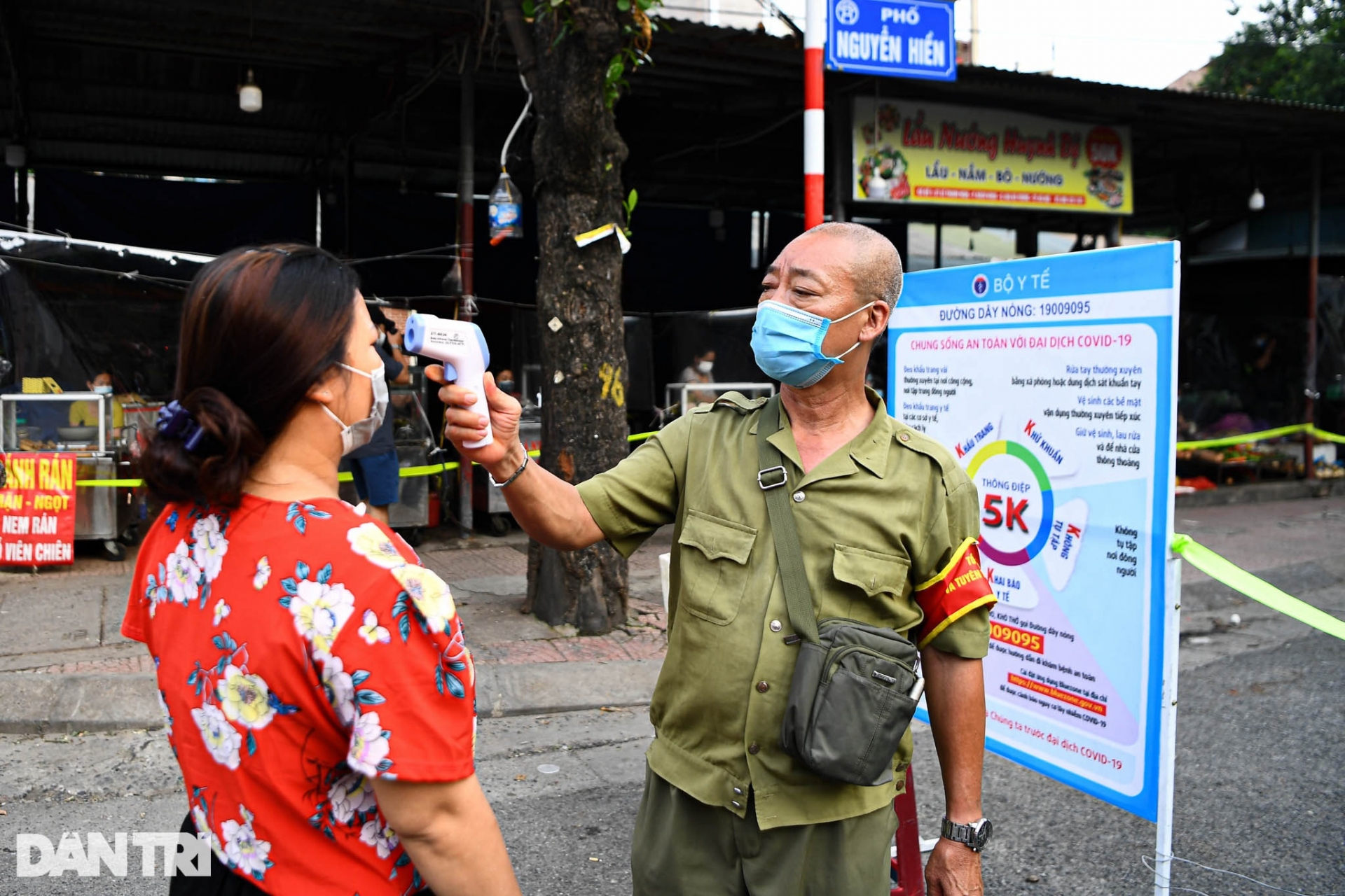 Hanoi Markets Use Creative Ideas to Protect People During Pandemic Hanoi Markets Use Creative Ideas to Protect People During Pandemic