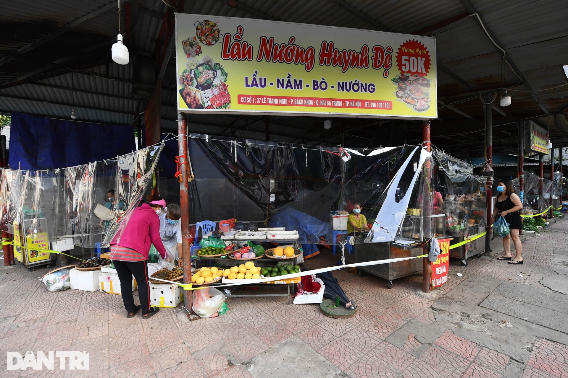 Hanoi Markets Use Creative Ideas to Protect People During Pandemic Hanoi Markets Use Creative Ideas to Protect People During Pandemic