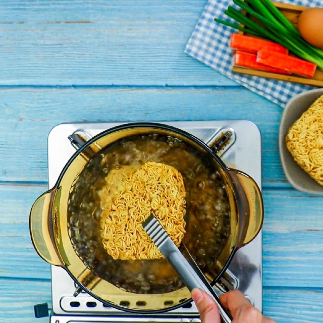 How to Turn Instant Noodles Into Tasty Pizza: Quick and Easy Recipe for Lockdown Living How to Turn Instant Noodles Into Tasty Pizza: Quick and Easy Recipe for Lockdown Living