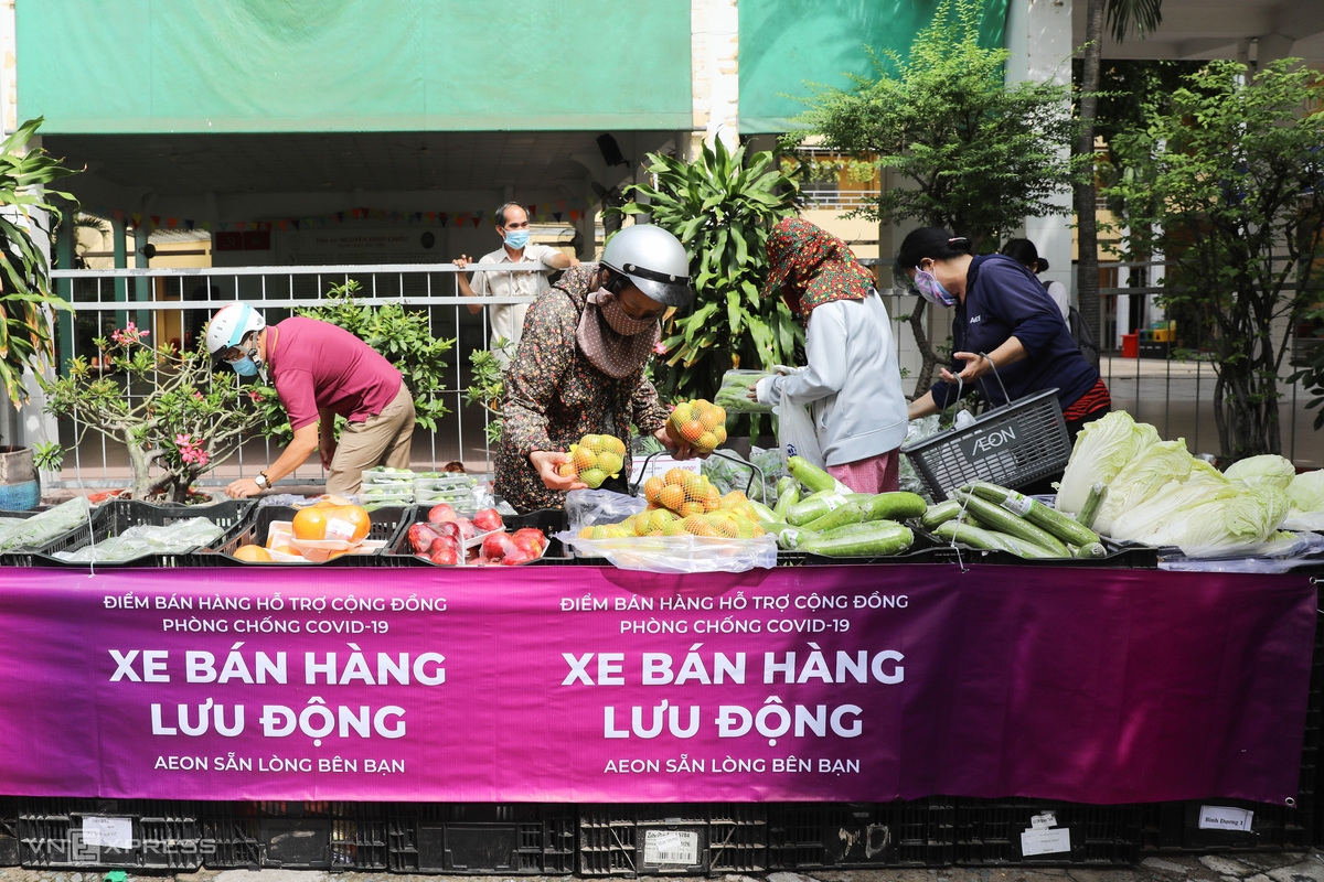 Expats in Ho Chi Minh City Experience Shopping with Market Entrance Tickets Expats in Ho Chi Minh City Experience Shopping with Market Entrance Tickets