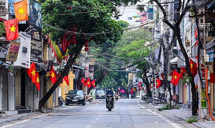 National Flag Making Tradition Preserved By Three-Generation Family In Hanoi’s Outskirts National Flag Making Tradition Preserved By Three-Generation Family In Hanoi’s Outskirts