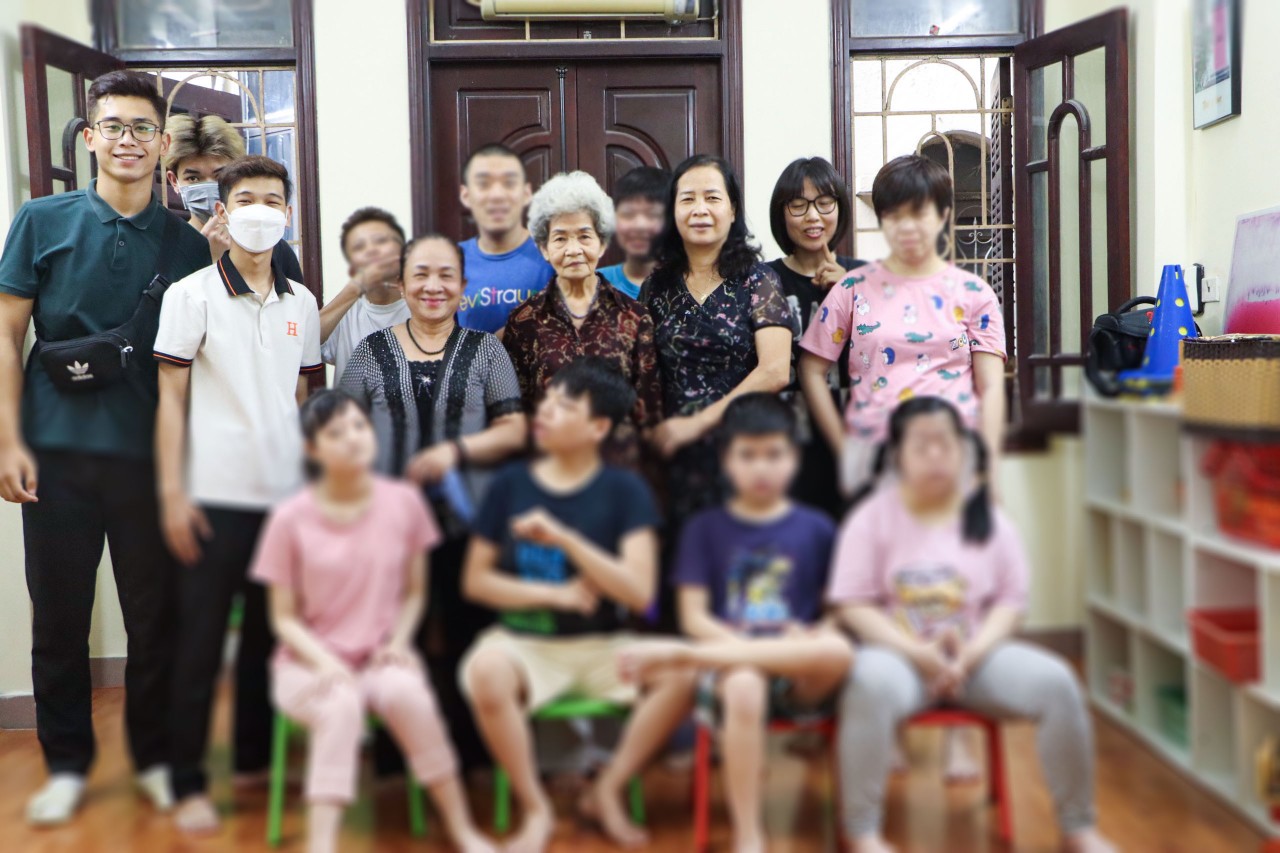 Buổi học đặc biệt của những học sinh "đặc biệt"