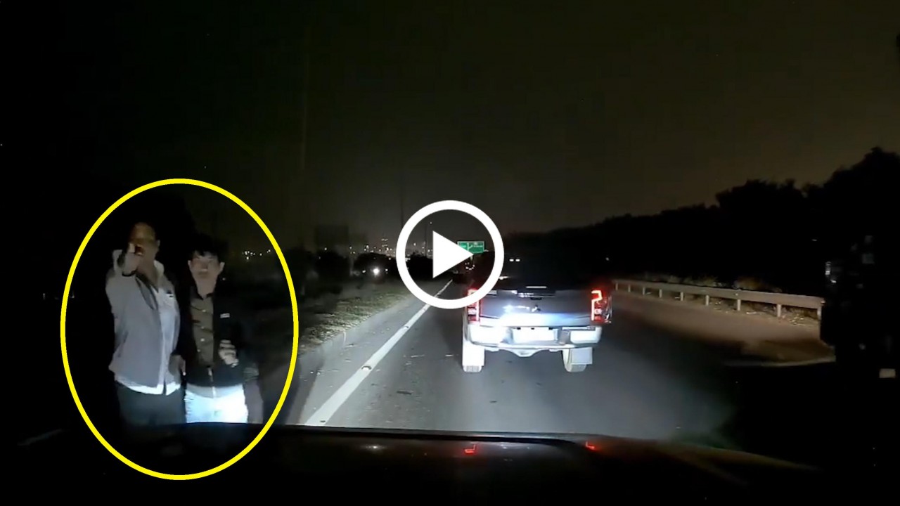 Xích mình giao thông, 2 người trên xe bán tải chặn đầu “xử” đối thủ giữa đường Xích mình giao thông, 2 người trên xe bán tải chặn đầu “xử” đối thủ giữa đường