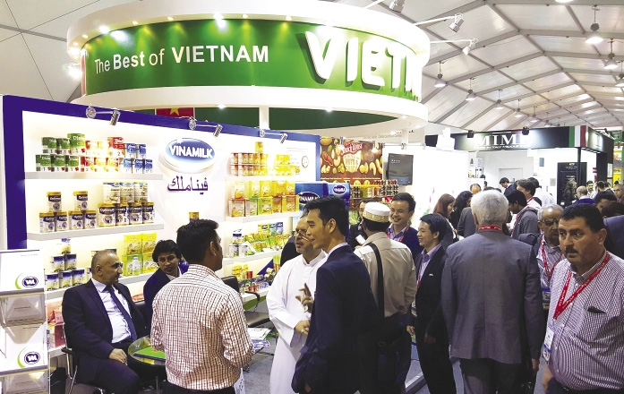 Bất chấp dịch covid-19, doanh thu bán lẻ hàng hóa và dịch vụ tiêu dùng tăng 5,49% Bất chấp dịch covid-19, doanh thu bán lẻ hàng hóa và dịch vụ tiêu dùng tăng 5,49%