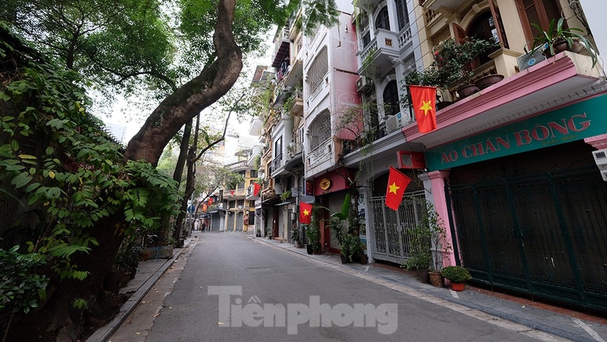 Khoảnh khắc Hà Nội yên bình sáng mùng 1 Tết Tân Sửu