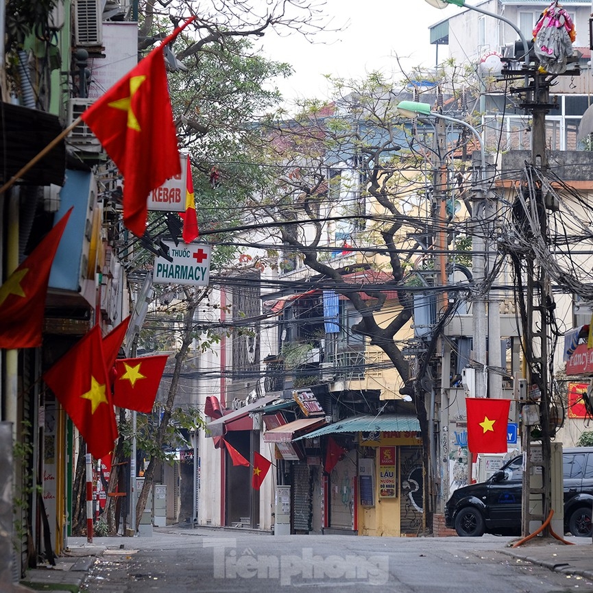 Khoảnh khắc Hà Nội yên bình sáng mùng 1 Tết Tân Sửu