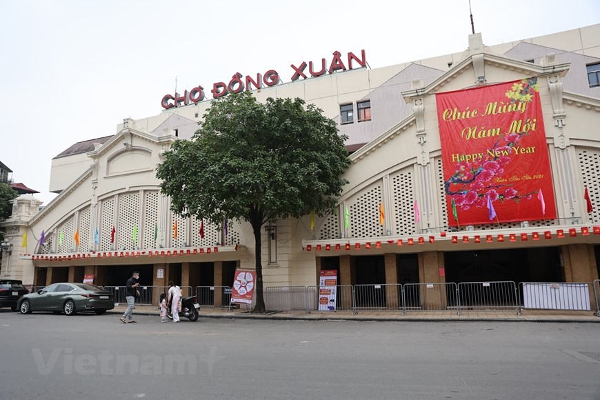 Khoảnh khắc Hà Nội yên bình sáng mùng 1 Tết Tân Sửu