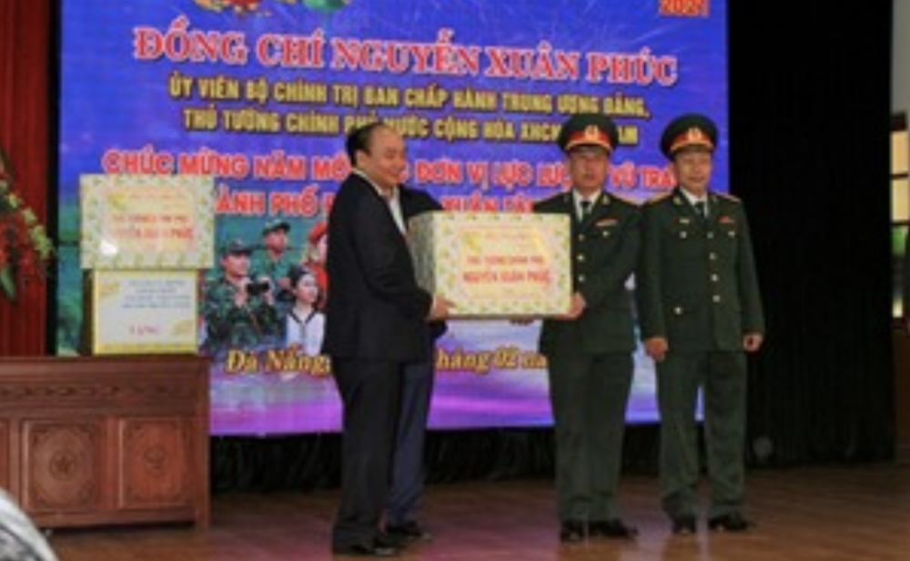 Thủ tướng Nguyễn Xuân Phúc chúc Tết các đơn vị lực lượng vũ trang TP. Đà Nẵng Thủ tướng Nguyễn Xuân Phúc chúc Tết các đơn vị lực lượng vũ trang TP. Đà Nẵng