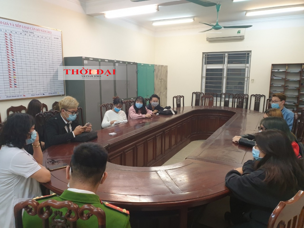 Hà Nội phát hiện nhiều điểm kinh doanh lén lút, hàng chục khách hàng bị xử phạt Hà Nội phát hiện nhiều điểm kinh doanh lén lút, hàng chục khách hàng bị xử phạt