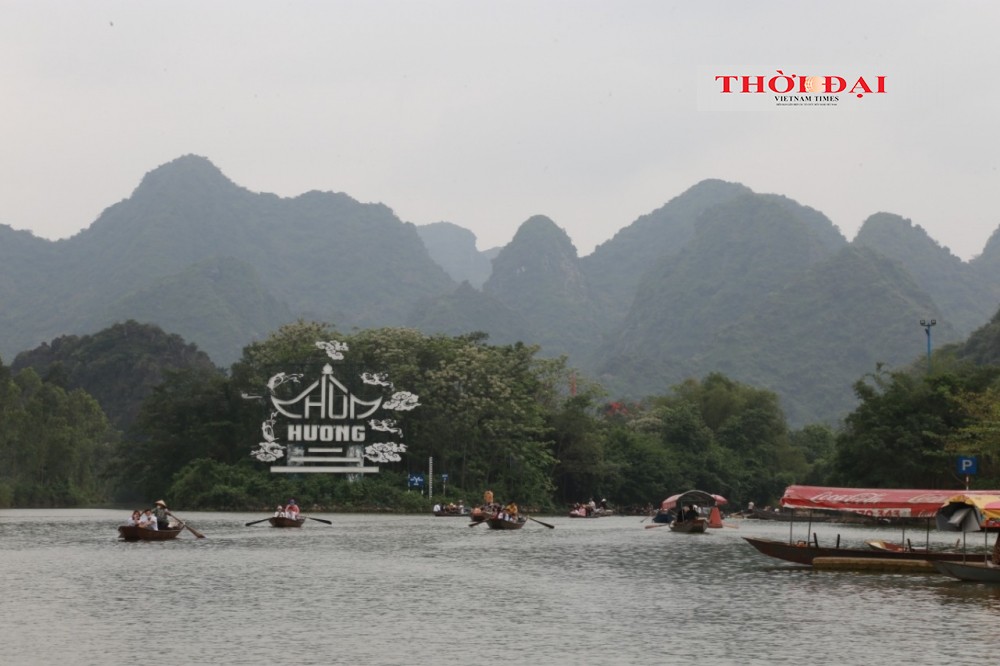 Hà Nội khuyến cáo người chưa tiêm đủ liều vắc xin không đến chùa Hương Hà Nội khuyến cáo người chưa tiêm đủ liều vắc xin không đến chùa Hương