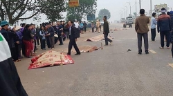 Xe khách đâm thẳng đoàn đưa tang, hơn 10 người thương vong