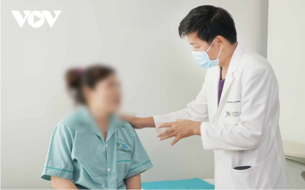 Cơ sở thẩm mỹ bỏ quên gạc trong ngực bệnh nhân hoạt động chui Cơ sở thẩm mỹ bỏ quên gạc trong ngực bệnh nhân hoạt động chui