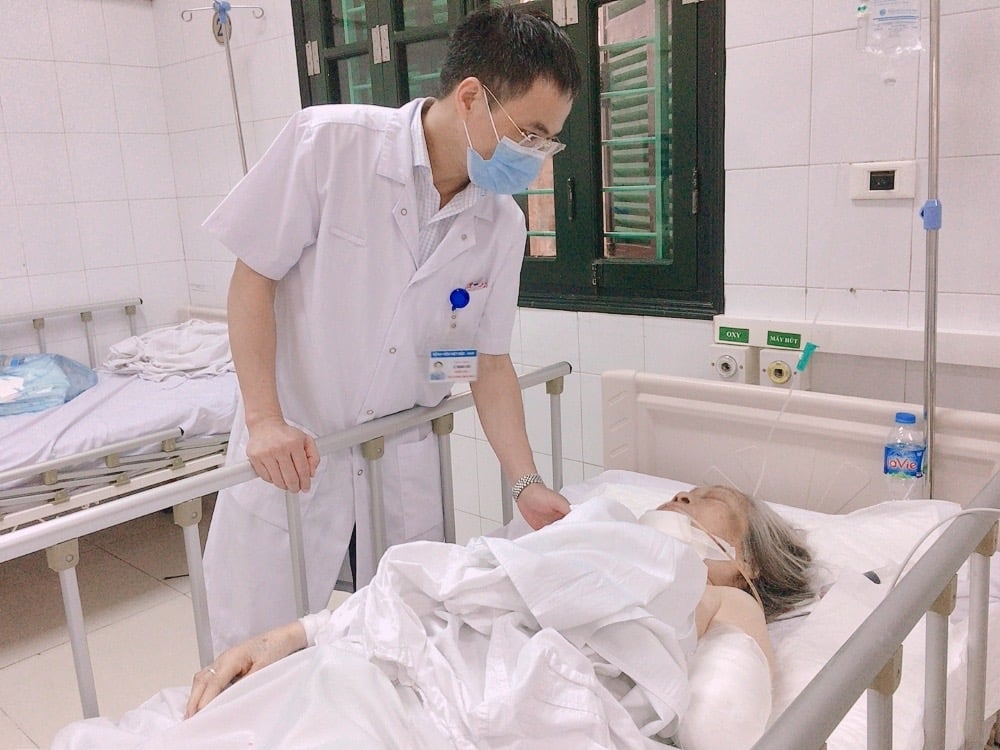 Cụ bà 87 tuổi nguy kịch sau khi bị chó Bully nặng khoảng 30kg tấn công