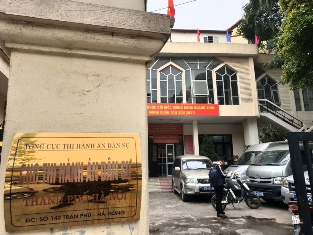 Làm rõ việc gây rối tại Cục thi hành án dân sự Hà Nội Làm rõ việc gây rối tại Cục thi hành án dân sự Hà Nội