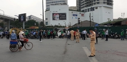 hon 100 xe sang mercedes bi cuom cung luc rung dong nuoc my