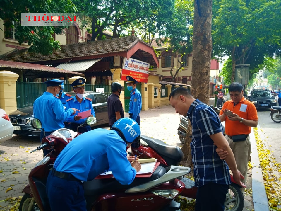 Lập lại trật tự tại các điểm trông xe quanh hồ Gươm