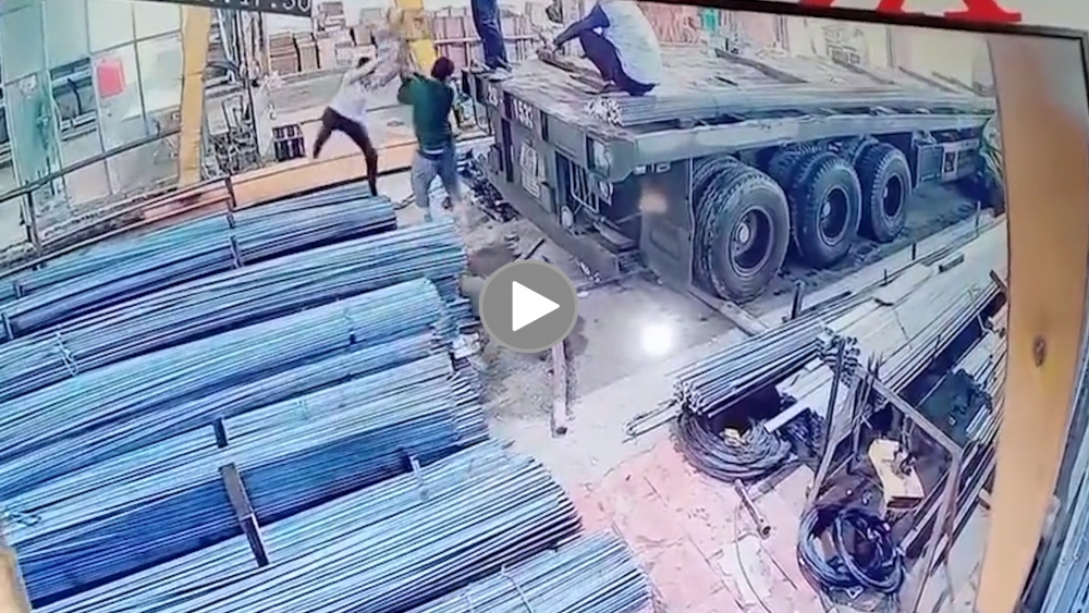 Đồng nghiệp phản ứng nhanh, cứu bạn thoát nạn trong gang tấc Đồng nghiệp phản ứng nhanh, cứu bạn thoát nạn trong gang tấc