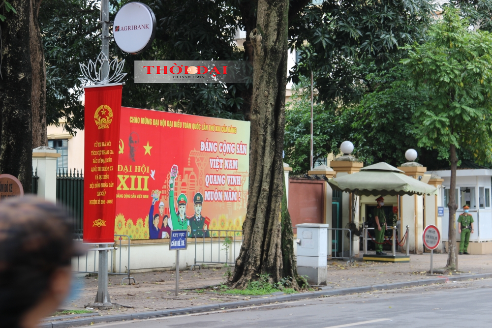Hà Nội tràn ngập băng rôn, biểu ngữ chào mừng bầu cử đại biểu Quốc hội khóa XV và đại biểu HĐND các cấp nhiệm kỳ 2021-2026