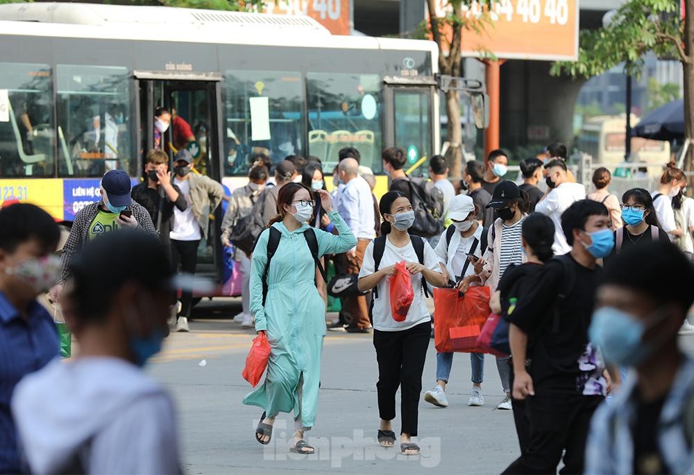 Giao thông ùn tắc kéo dài vào chiều ngày đi làm cuối cùng trước kỳ nghỉ lễ 30/4-1/5 Giao thông ùn tắc kéo dài vào chiều ngày đi làm cuối cùng trước kỳ nghỉ lễ 30/4-1/5