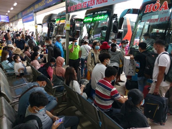 Giao thông ùn tắc kéo dài vào chiều ngày đi làm cuối cùng trước kỳ nghỉ lễ 30/4-1/5 Giao thông ùn tắc kéo dài vào chiều ngày đi làm cuối cùng trước kỳ nghỉ lễ 30/4-1/5