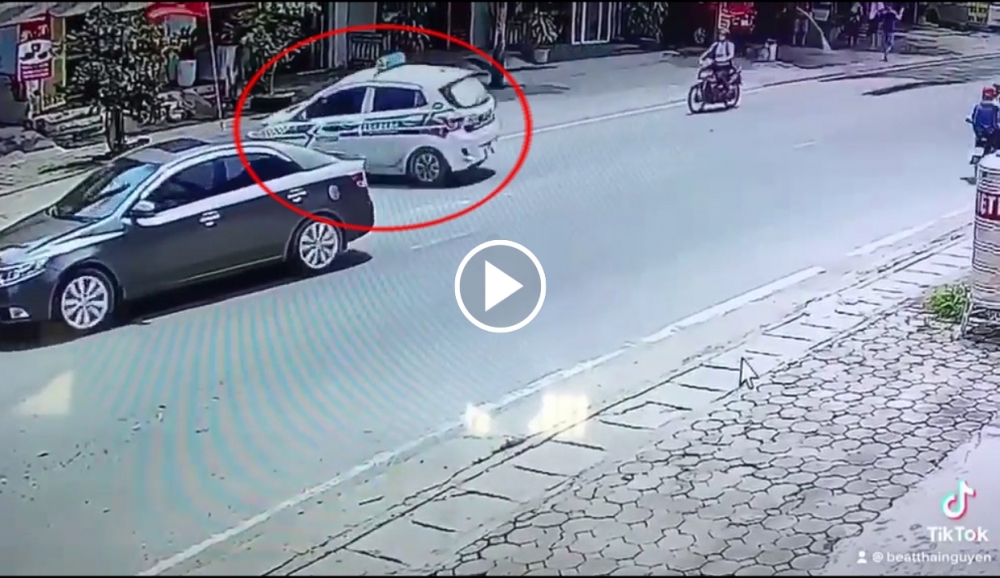Tránh xe khác, Taxi drift thẳng lên vỉa hè như trong phim Tránh xe khác, Taxi drift thẳng lên vỉa hè như trong phim