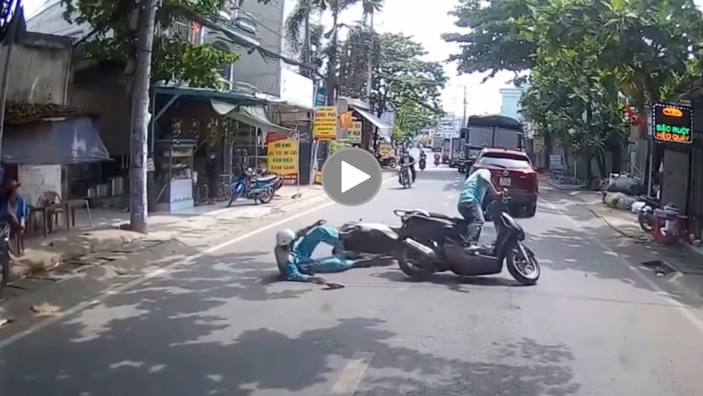 Phi từ trong ngõ không quan sát, lái xe Honda gây “hoạ” cho người khác Phi từ trong ngõ không quan sát, lái xe Honda gây “hoạ” cho người khác