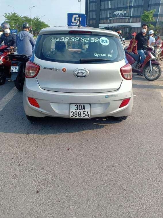 Tài xế taxi vật lộn với tên cướp đang bị truy nã Tài xế taxi vật lộn với tên cướp đang bị truy nã