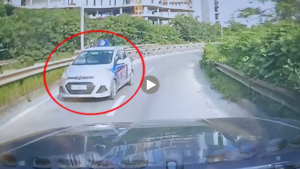 Taxi chạy ngược chiều gây nhiều bức xúc Taxi chạy ngược chiều gây nhiều bức xúc