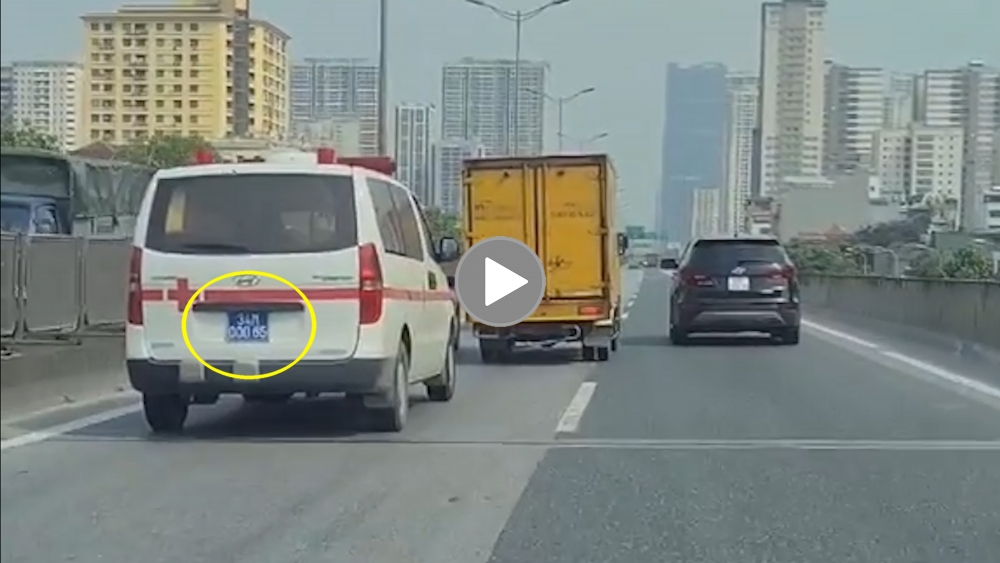 Lời tâm sự của tài xế chứng kiến chiếc xe cứu thương bị ép không cho vượt Lời tâm sự của tài xế chứng kiến chiếc xe cứu thương bị ép không cho vượt