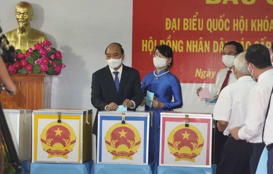 Chùm ảnh: Lãnh đạo Đảng, Nhà nước đi bầu cử, thực hiện quyền, nghĩa vụ công dân Chùm ảnh: Lãnh đạo Đảng, Nhà nước đi bầu cử, thực hiện quyền, nghĩa vụ công dân