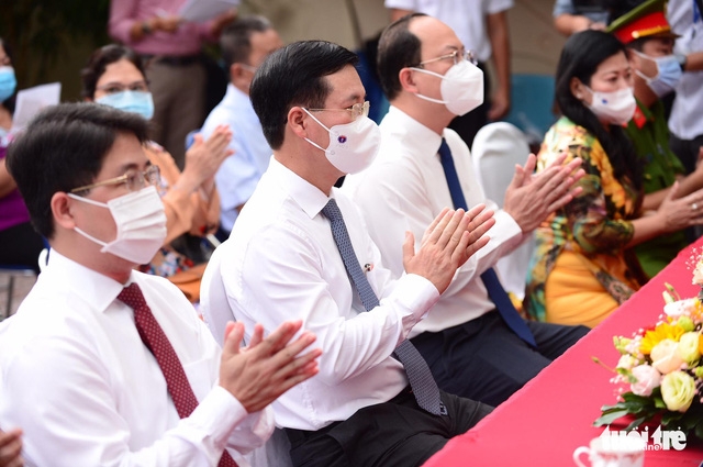 Chùm ảnh: Lãnh đạo Đảng, Nhà nước đi bầu cử, thực hiện quyền, nghĩa vụ công dân Chùm ảnh: Lãnh đạo Đảng, Nhà nước đi bầu cử, thực hiện quyền, nghĩa vụ công dân