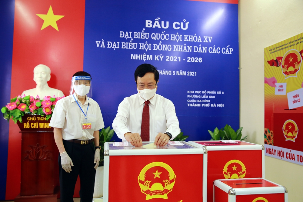 Chùm ảnh: Lãnh đạo Đảng, Nhà nước đi bầu cử, thực hiện quyền, nghĩa vụ công dân Chùm ảnh: Lãnh đạo Đảng, Nhà nước đi bầu cử, thực hiện quyền, nghĩa vụ công dân