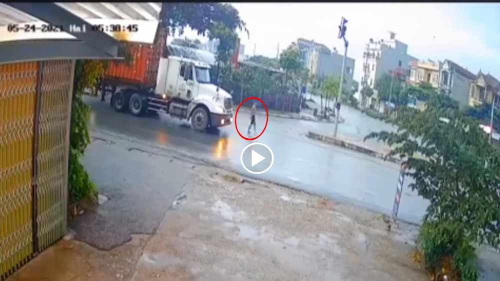Người đàn ông nhiều lần lao vào container để tự tử và cái kết Người đàn ông nhiều lần lao vào container để tự tử và cái kết