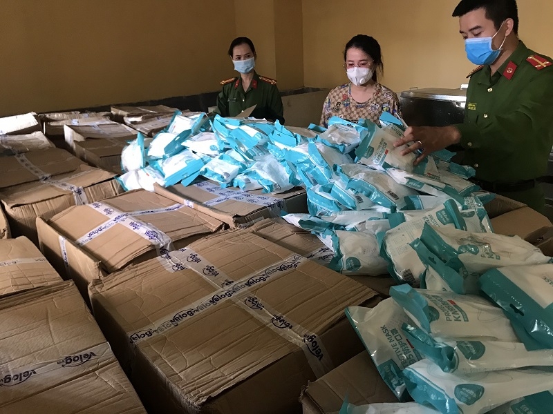 Hà Nội: Thu giữ 71.000 chiếc khẩu trang không rõ nguồn gốc Hà Nội: Thu giữ 71.000 chiếc khẩu trang không rõ nguồn gốc