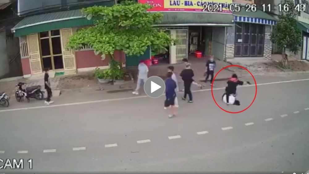 Nam sinh bị 7 thanh niên đánh hội đồng, hành hung dã man vì 1 câu nói trên FB Nam sinh bị 7 thanh niên đánh hội đồng, hành hung dã man vì 1 câu nói trên FB